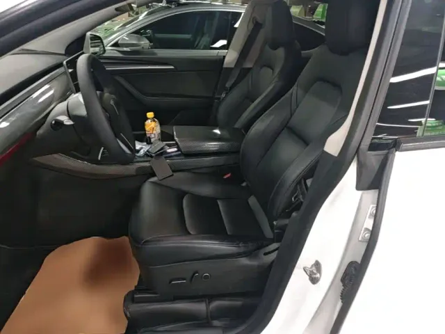 Tesla Model Y — Фото автомобиля 14