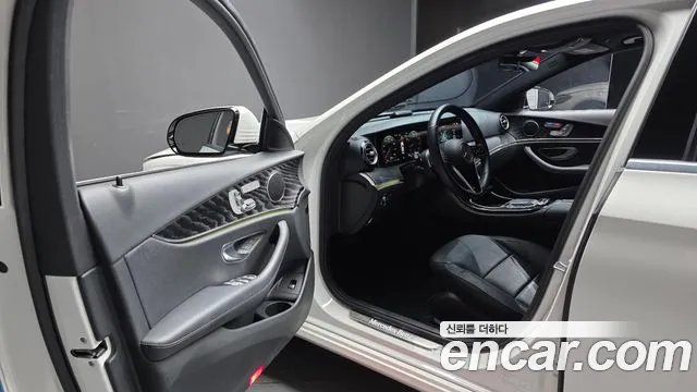 Mercedes-Benz E-Class — Фото автомобиля 10