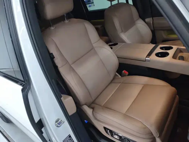 Li Auto MEGA — Фото автомобиля 24