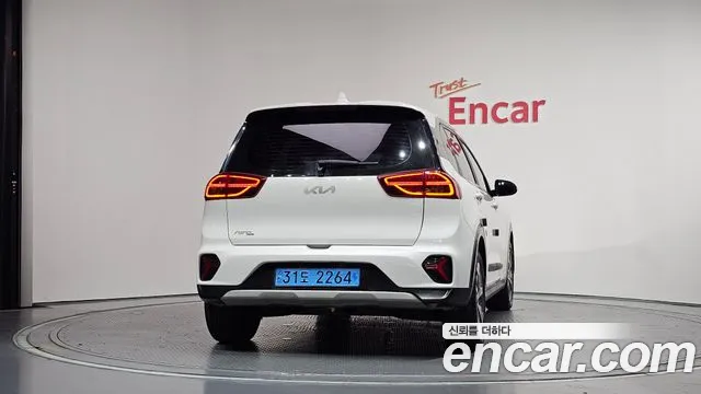 Kia Niro Niro Plus Air — Фото автомобиля 4