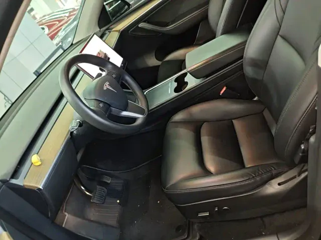 Tesla Model Y — Фото автомобиля 14