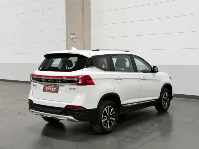 Forthing T5 — Фото автомобиля 2