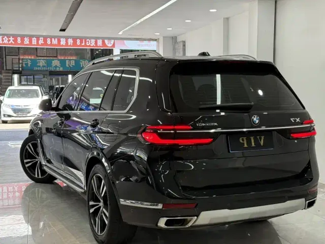 BMW X7 — Фото автомобиля 7