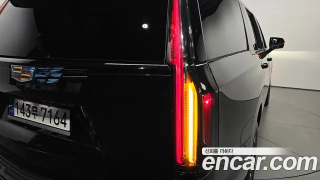 Cadillac Escalade Generation 5 — Фото автомобиля 23
