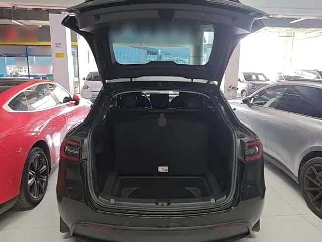 Tesla Model Y — Фото автомобиля 18