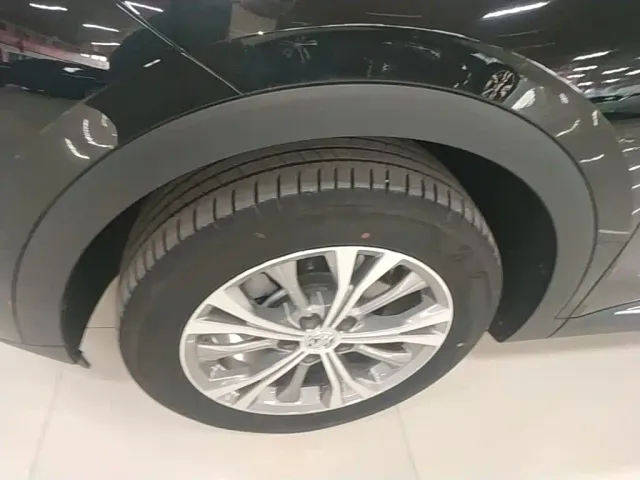 Buick Envision Plus — Фото автомобиля 22