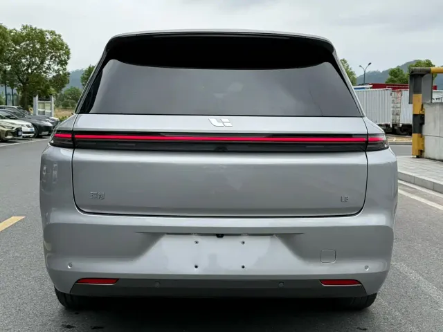 Li Auto L8 — Фото автомобиля 8