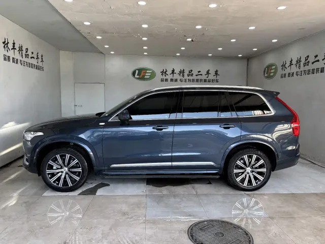 Volvo XC90 — Фото автомобиля 4