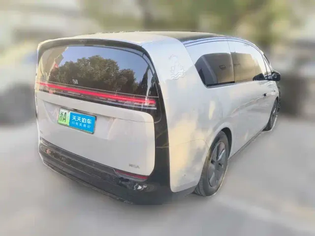 Li Auto MEGA — Фото автомобиля 5