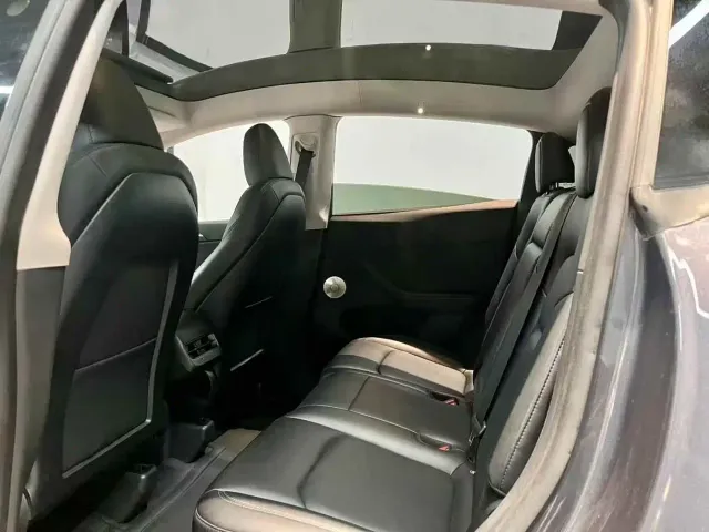 Tesla Model Y — Фото автомобиля 5