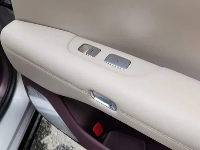 Xiaomi YU7 — Фото автомобиля 15