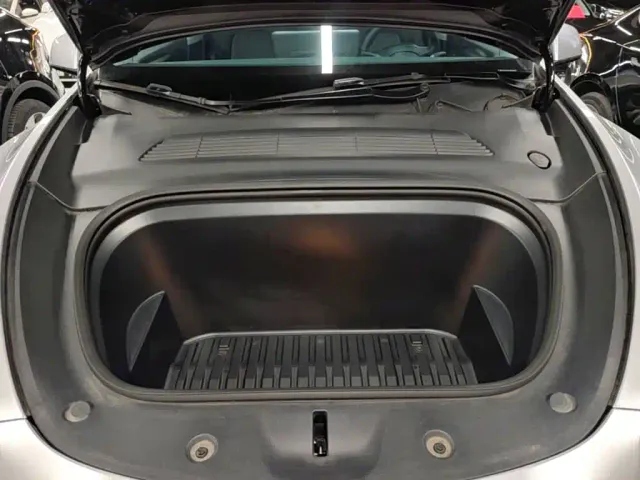 Tesla Model Y — Фото автомобиля 19
