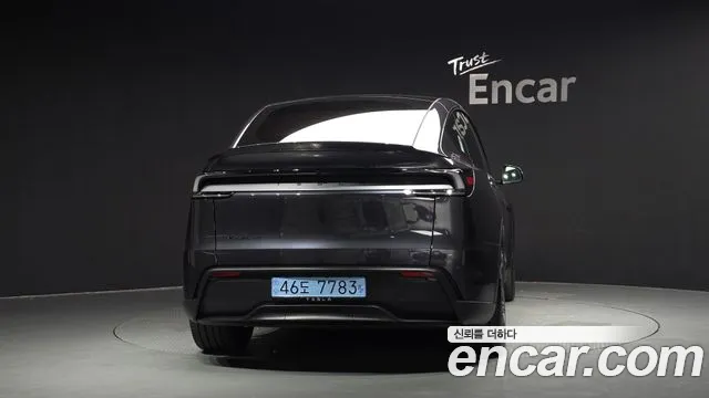 Tesla Model Y — Фото автомобиля 4