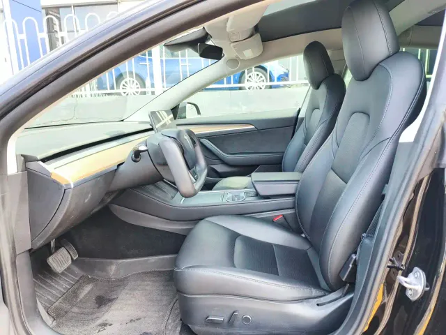 Tesla Model 3 — Фото автомобиля 5