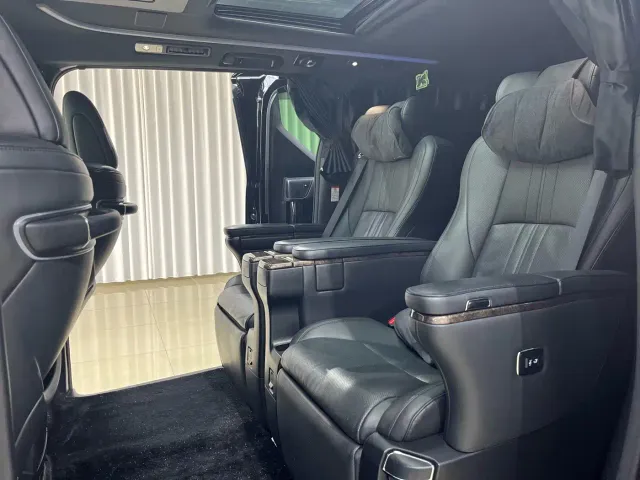 Toyota Vellfire — Фото автомобиля 10