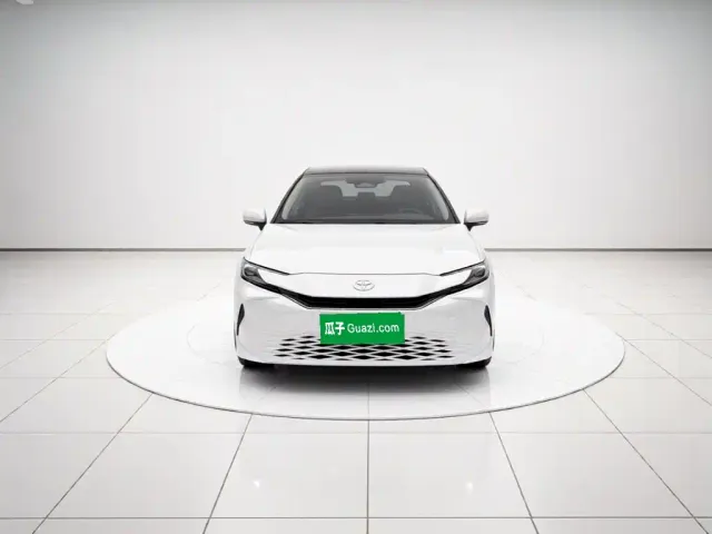Toyota Camry — Фото автомобиля 2