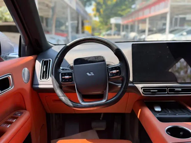 Li Auto L8 — Фото автомобиля 8