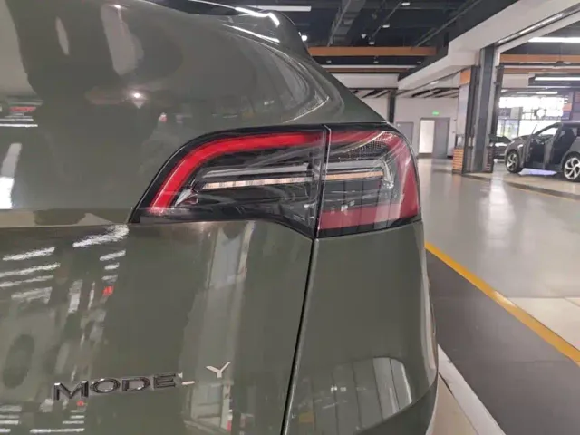 Tesla Model Y — Фото автомобиля 7