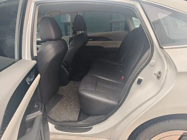 Dongfeng Fengshen E70 — Фото автомобиля 5