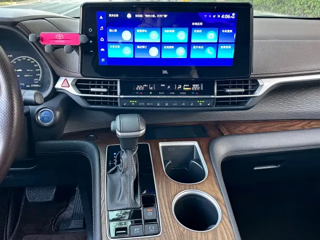 Toyota Sienna — Фото автомобиля 8