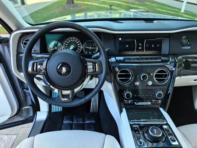 Rolls-Royce Cullinan — Фото автомобиля 16