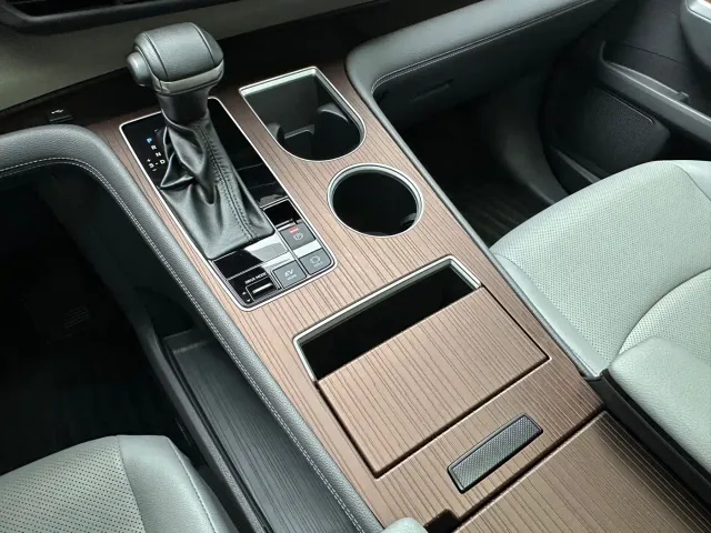 Toyota Granvia — Фото автомобиля 14