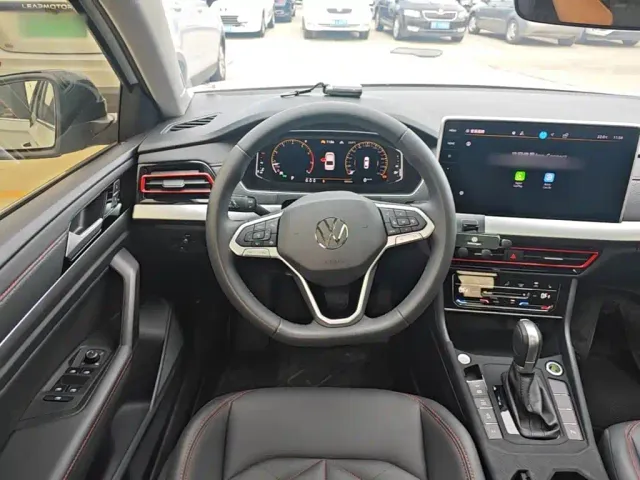 Volkswagen Lavida — Фото автомобиля 10