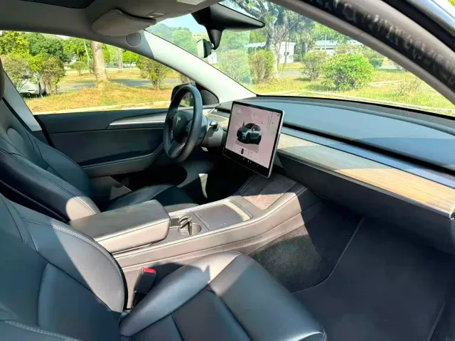 Tesla Model Y — Фото автомобиля 2