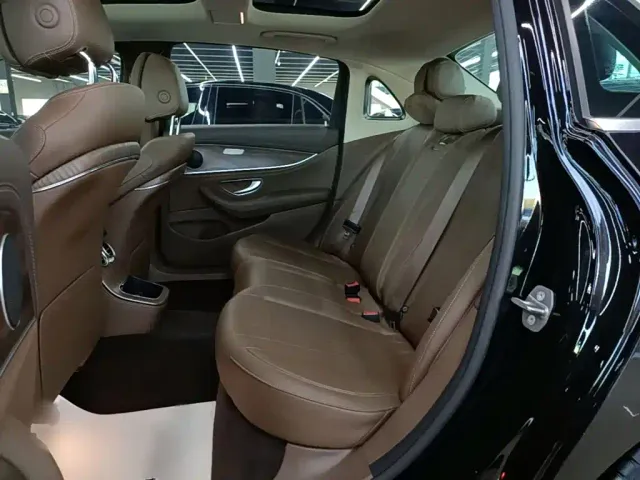 Mercedes-Benz E-Class — Фото автомобиля 16