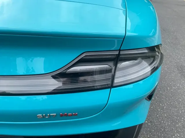 Xiaomi SU7 — Фото автомобиля 8