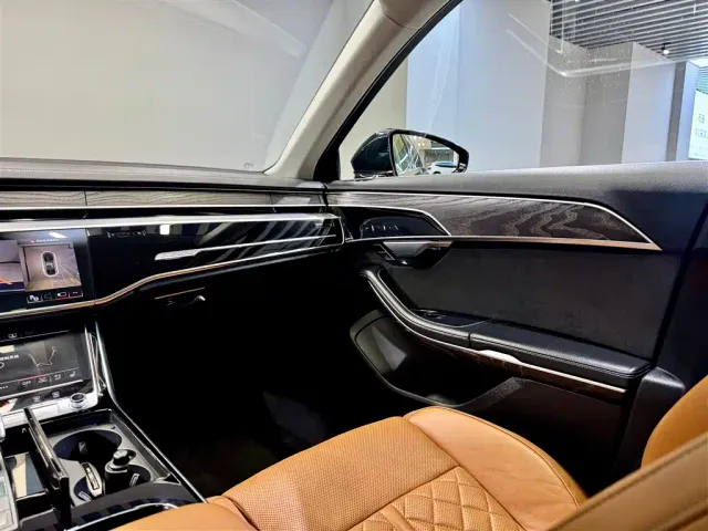 Audi A8 — Фото автомобиля 21