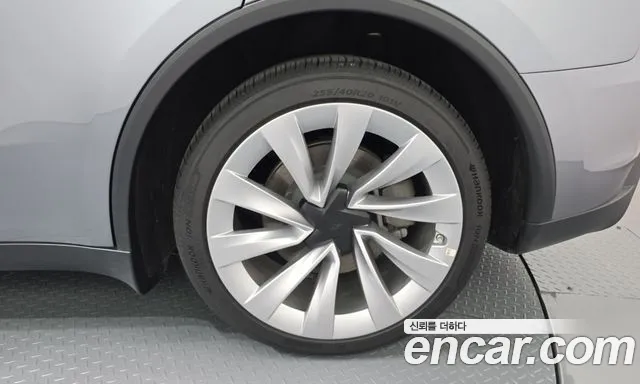 Tesla Model Y — Фото автомобиля 6