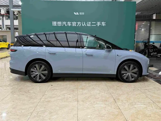 Li Auto i8 — Фото автомобиля 19