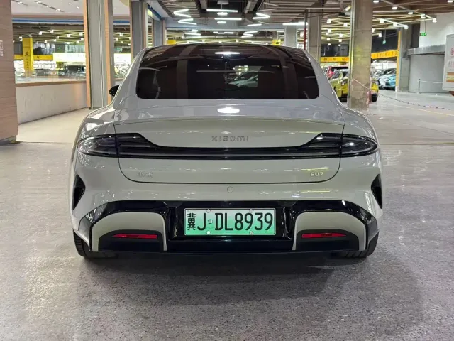 Xiaomi SU7 — Фото автомобиля 9