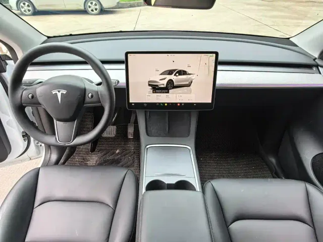 Tesla Model Y — Фото автомобиля 6