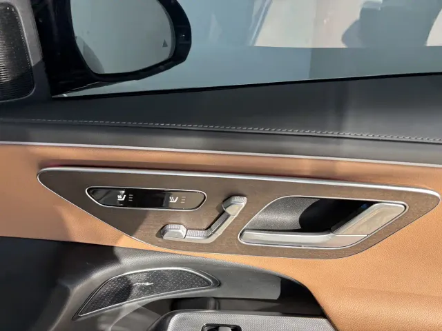 Mercedes-Benz E-Class — Фото автомобиля 25