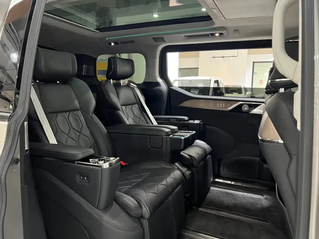 Volvo EM90 — Фото автомобиля 16