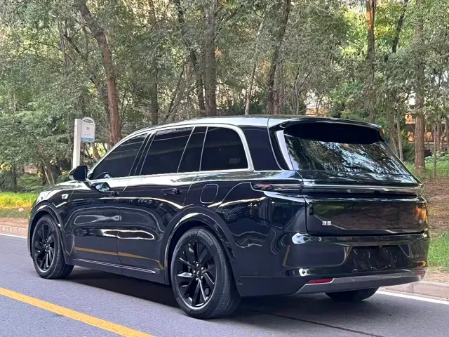 Li Auto L8 — Фото автомобиля 5
