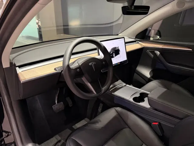 Tesla Model Y — Фото автомобиля 7