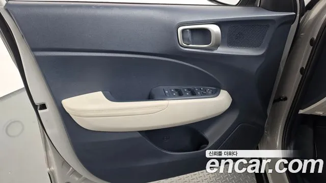 Hyundai Venue — Фото автомобиля 24