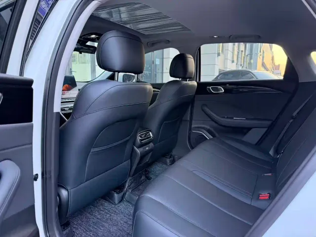 Geely Emgrand — Фото автомобиля 5