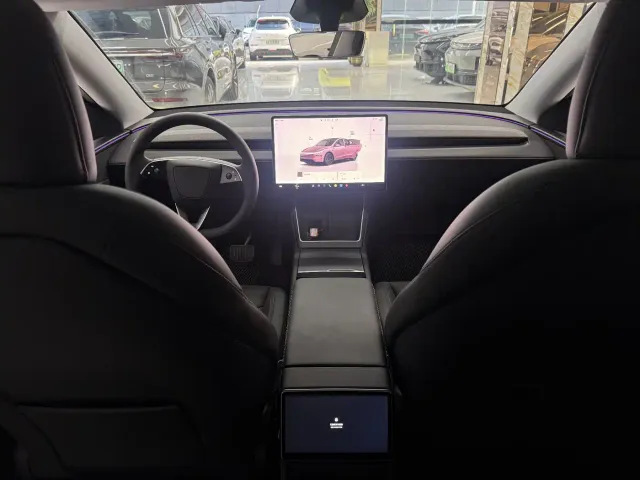 Tesla Model Y — Фото автомобиля 6
