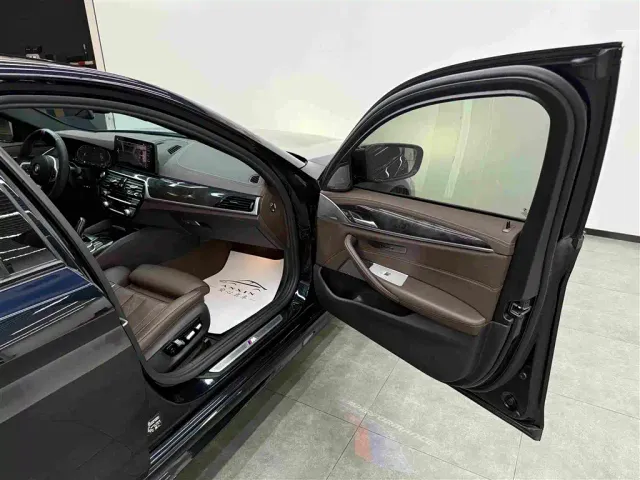 BMW 5 Series — Фото автомобиля 9