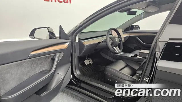 Tesla Model 3 — Фото автомобиля 10