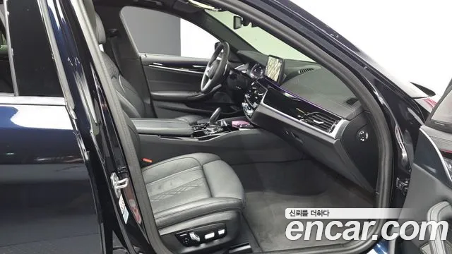 BMW 5 Series G30 — Фото автомобиля 17