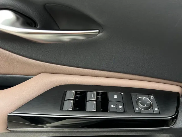 Lexus ES — Фото автомобиля 18