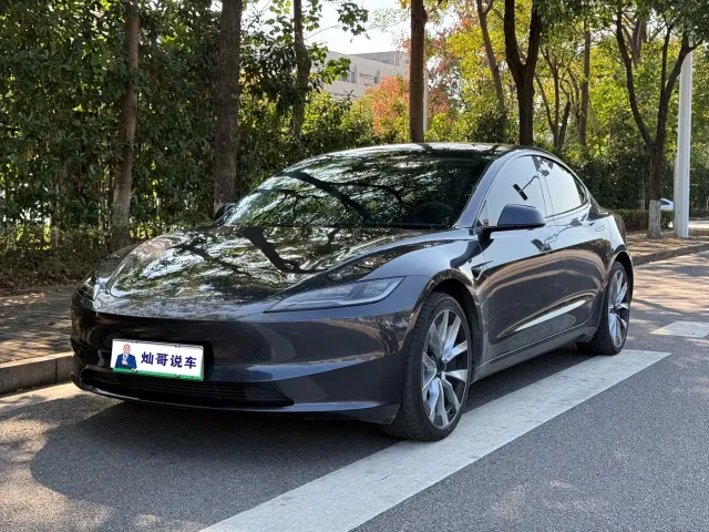 Фотография автомобиля — Tesla Model 3