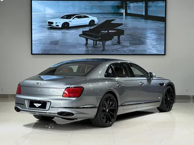Bentley Flying Spur — Фото автомобиля 4