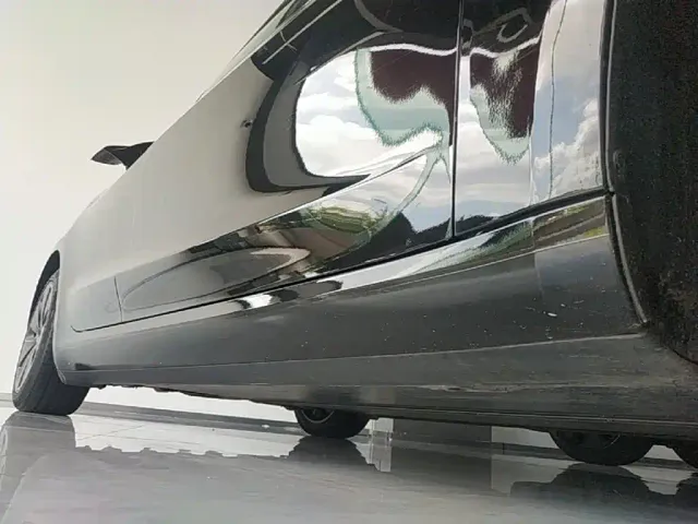 Tesla Model 3 — Фото автомобиля 20
