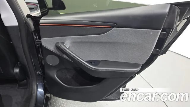 Tesla Model Y — Фото автомобиля 25